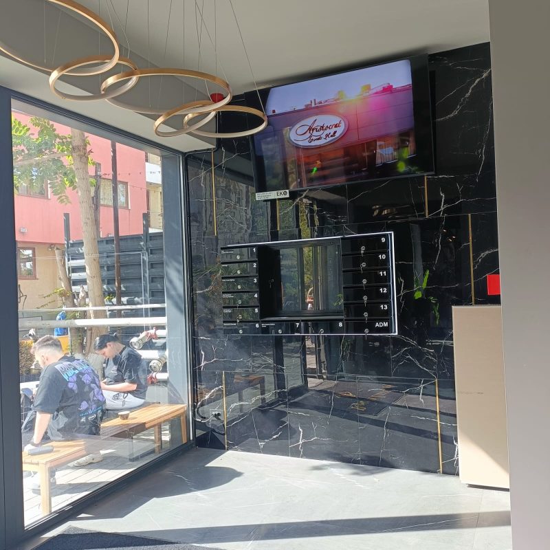 Reteaua Digitala DOOH Indoor - ROSETTI LUXURY | Cladire de birouri si apartamente de lux